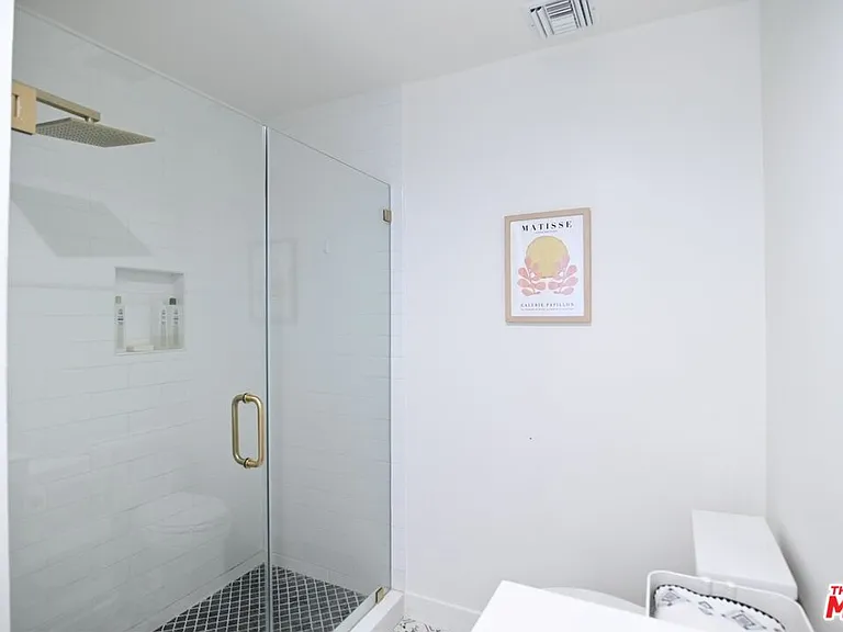 1430 Stearns Dr — Photo 24