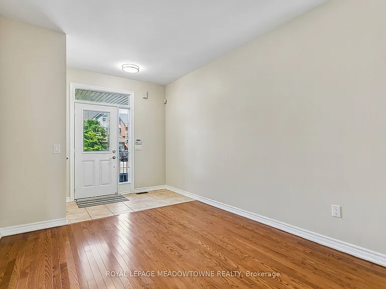 15 Learmont Ave #UPPER — Photo 5