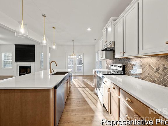 2nd image of 120 Pembroke Way #15