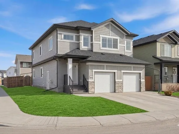 58 S Valmont St #A & B, Blackfalds, AB T4M 0L2