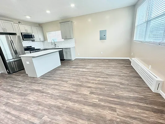 Rented by Papp Realty | media 2