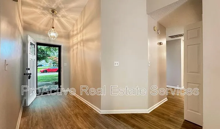 5568 Annandale Dr — Photo 4