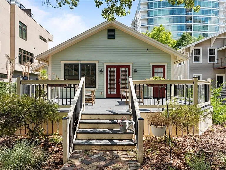 613 E Pine St — Photo 23