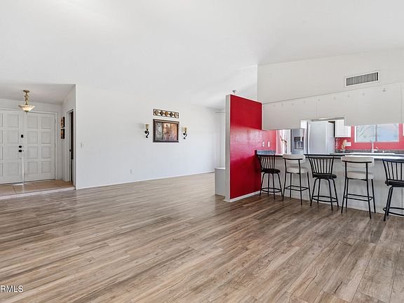 4th image of 721 E BRENTRUP Drive