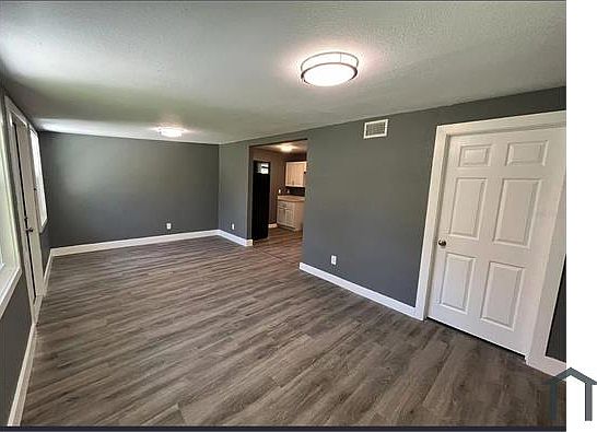 3rd image of 642 Center Ave