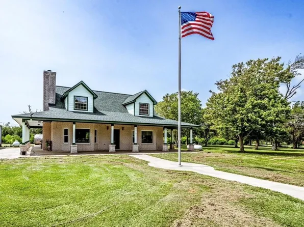 9010 Point Barrow Rd, Beach City, TX 77523