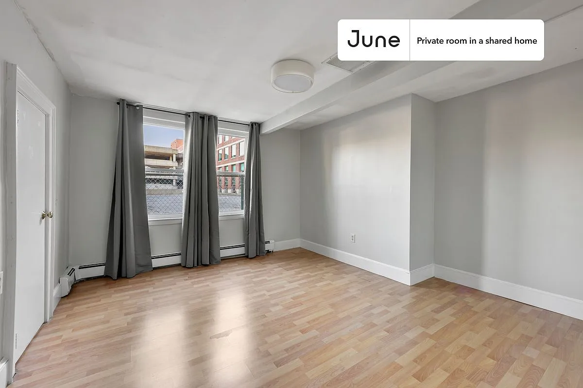 Building Photo - 14-18 Bacon St #B