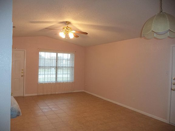 3rd image of 1703 Copperfield Cir #A