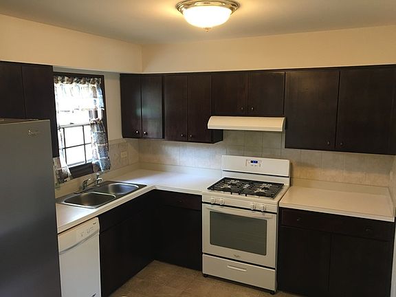 3rd image of 879 Greenfield Ave