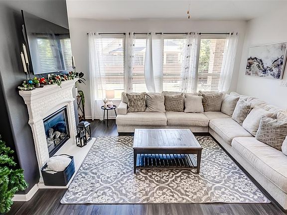 4th image of 2911 Bluffstone Dr