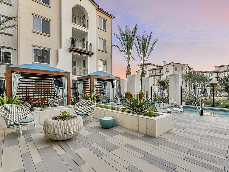 Sola Outdoor Lounge