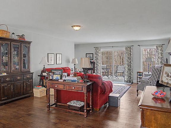 3rd image of 3718 Oak Grove Rd