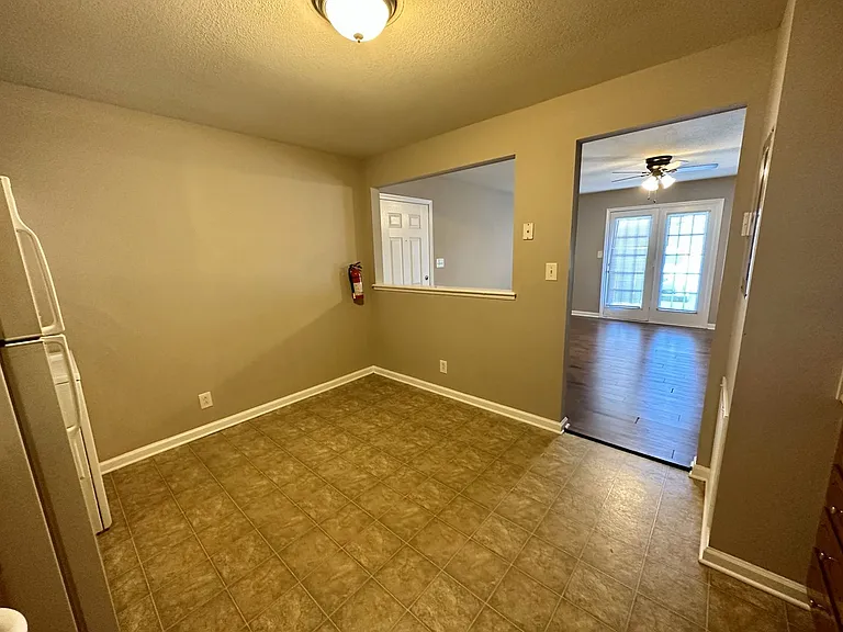 Two Bedroom Pet Friendly Apartment For Rent Near Post! — Photo 23