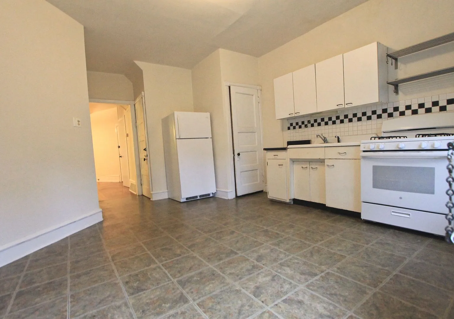 6335 Greene — Photo 4