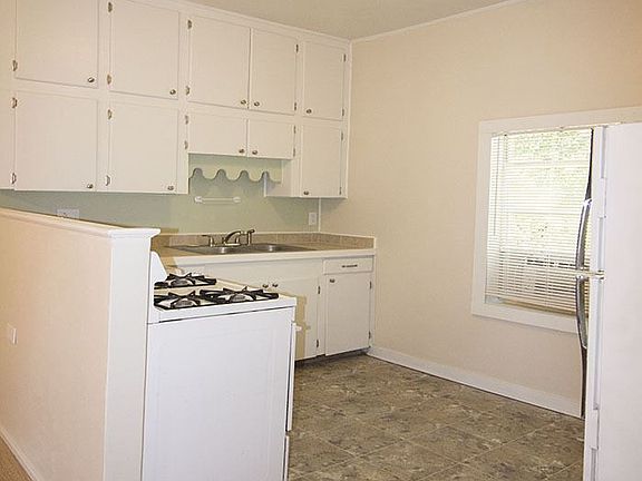 3rd image of 133 Country Club Cir #B