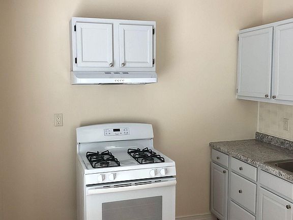 3rd image of 1507 Lake Dr SE APT 3
