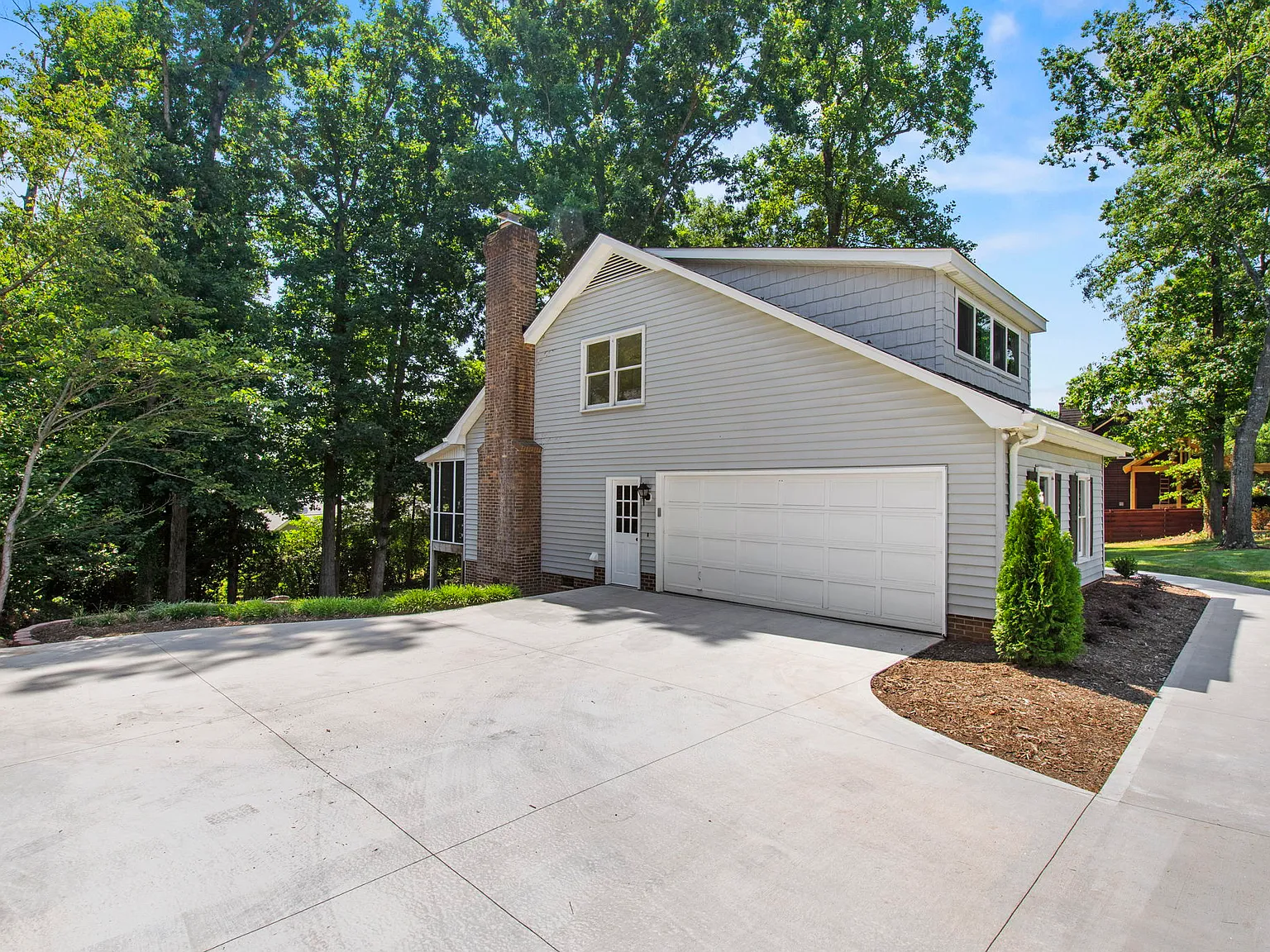 4 bed, 2220 sqft, $2,895 — Photo 3