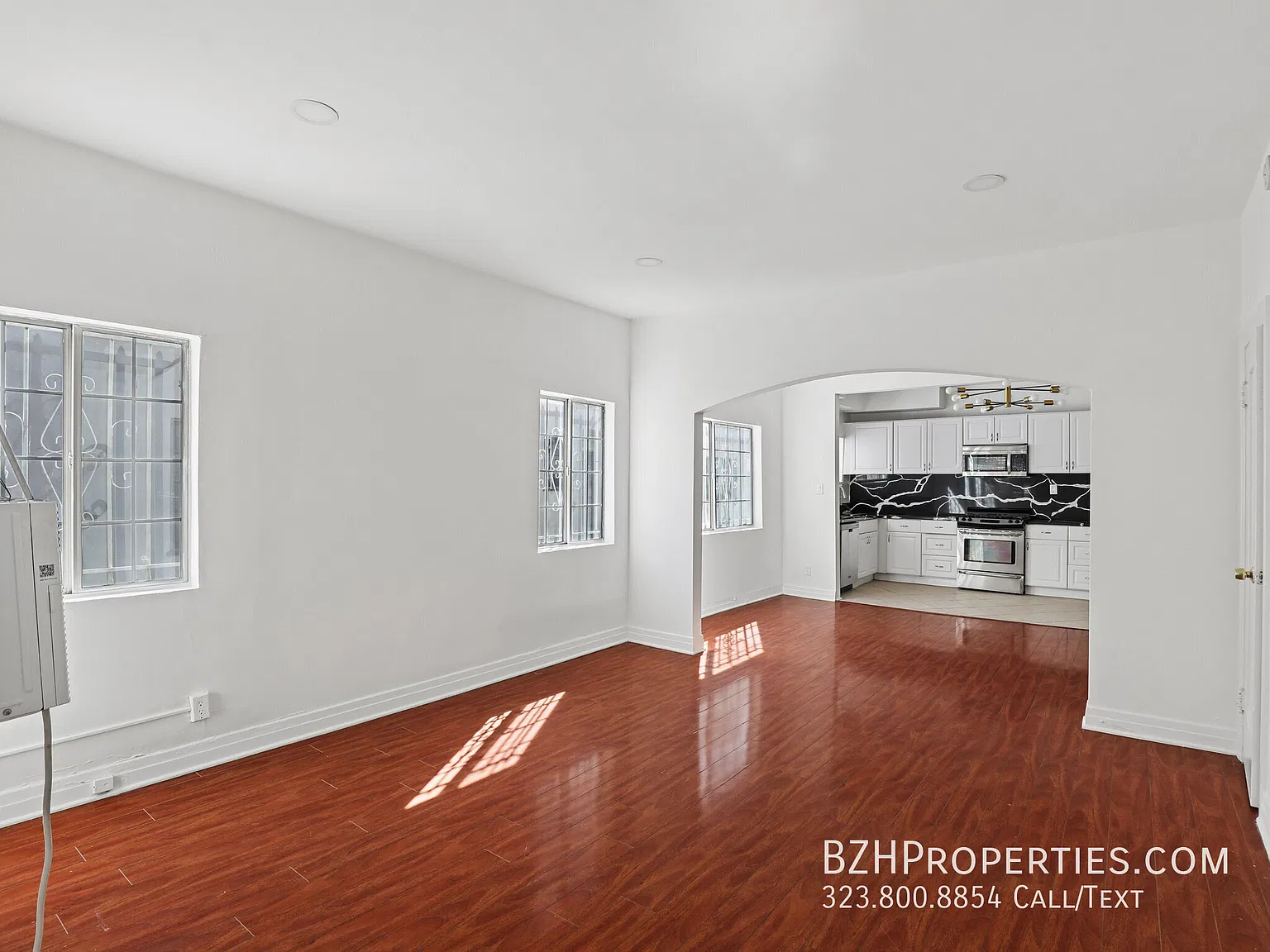 2 Bed 2 Bath with In-Unit Laundry and 2 Parking Spaces — Photo 4