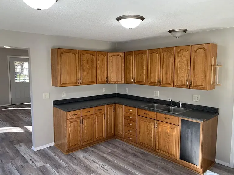 2046 N Campbell Ave — Photo 4