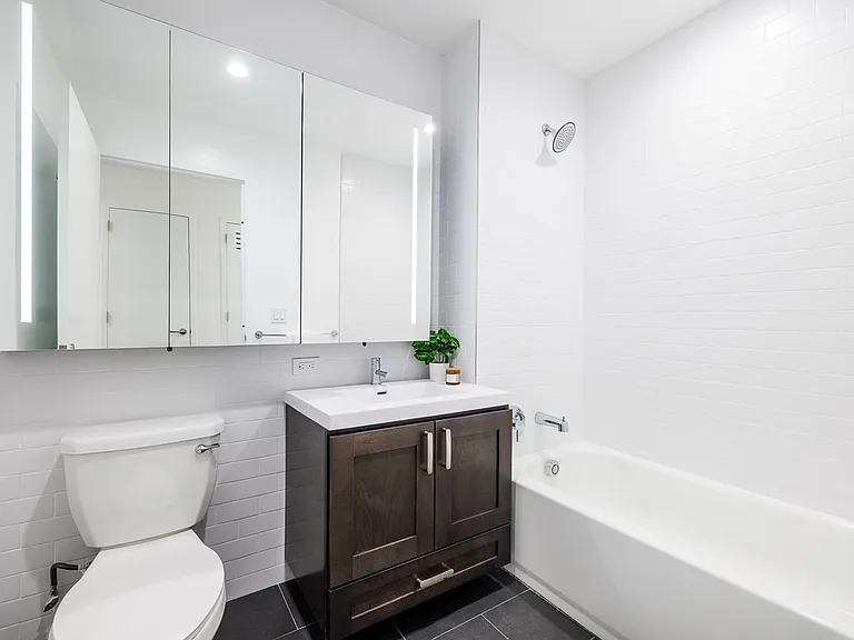 4568 Broadway #6H — Photo 11