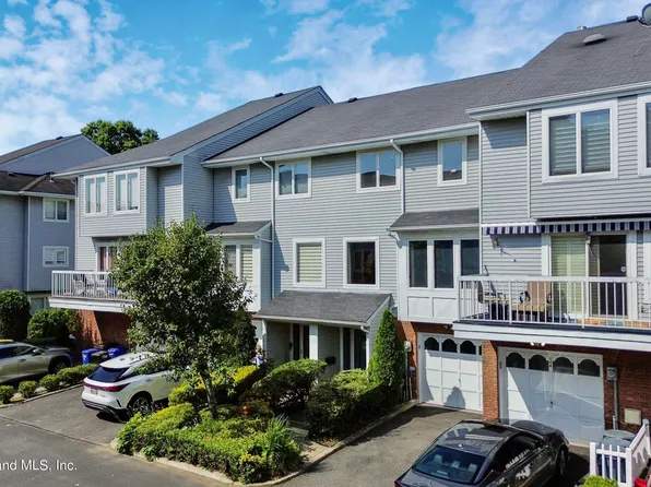 142 Admiralty Loop, Staten Island, NY 10309