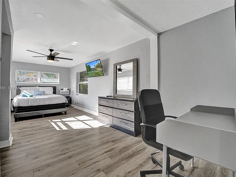 529 NW 8th St — Photo 32
