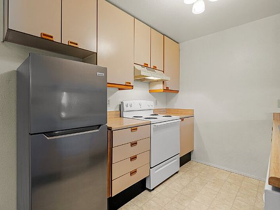 5th image of 8308 Regents Rd Unit 2E