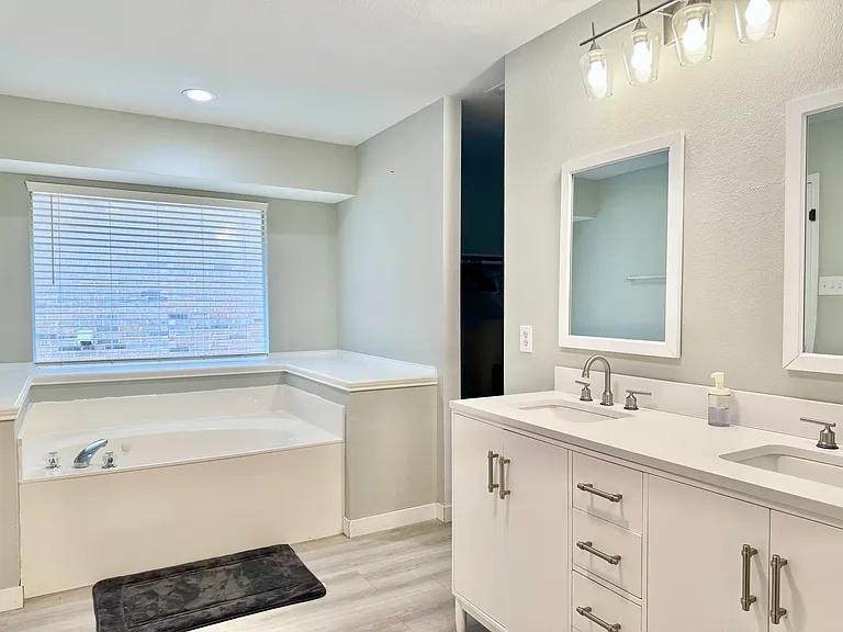 7300 Livingston Dr — Photo 42