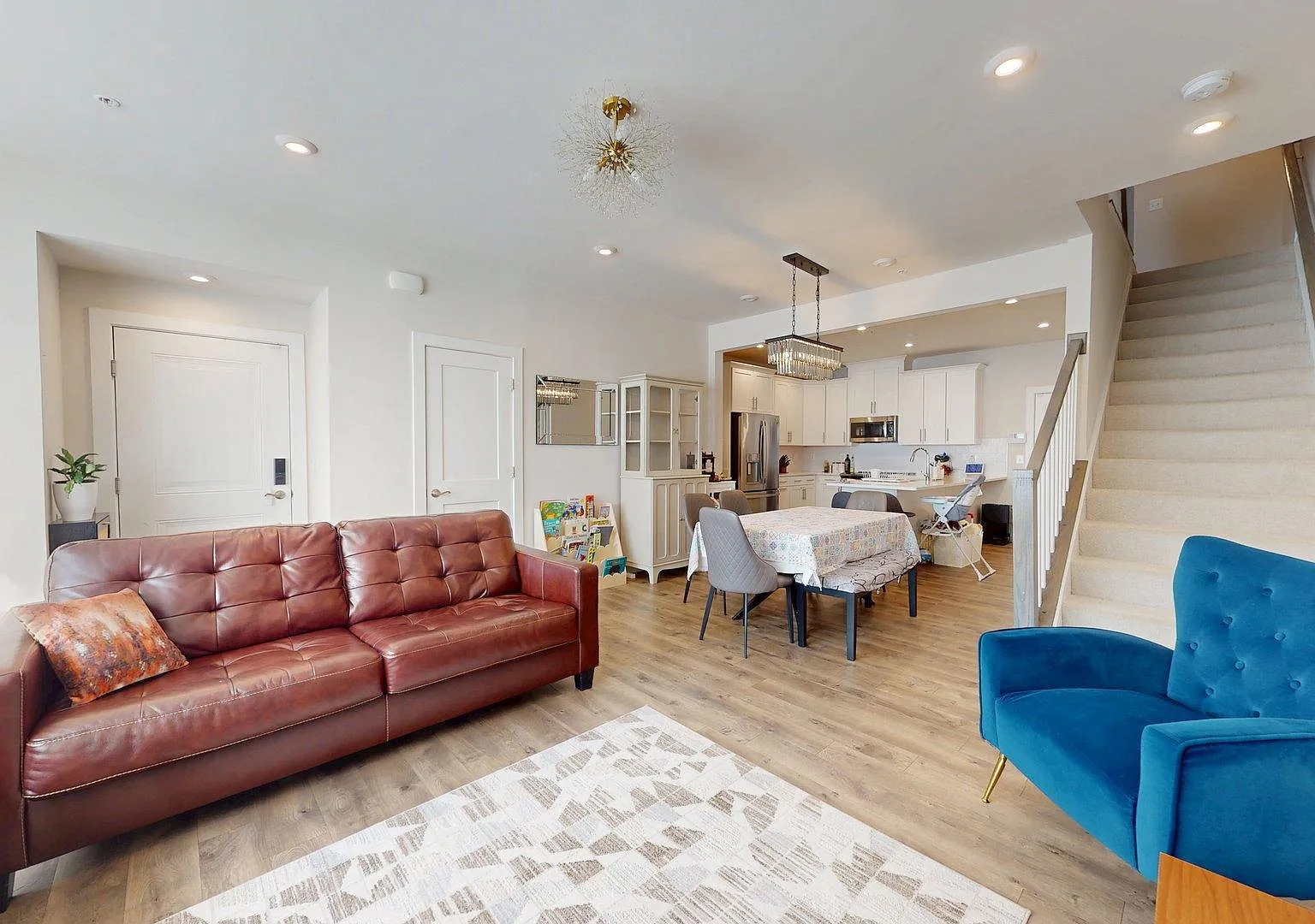 3 bed, 2.5 bath, 1572 sqft, $3,150 — Photo 3