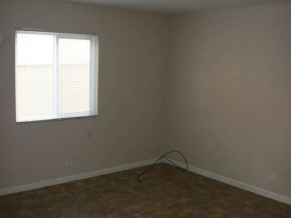 4th image of 712 Knotts St APT D