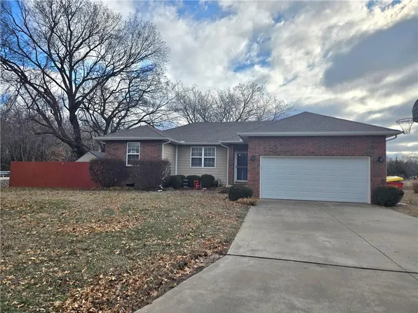 1310 N Lakewood Dr, Pittsburg, KS 66762