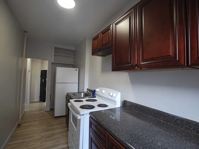 1400 Beach Ave #2 — Photo 8