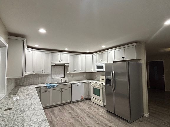 3rd image of 3212 Stonehenge Dr