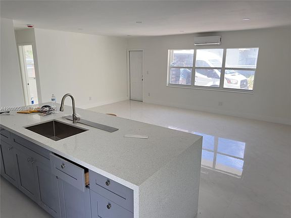 3rd image of 2191 NE 167th St APT 5
