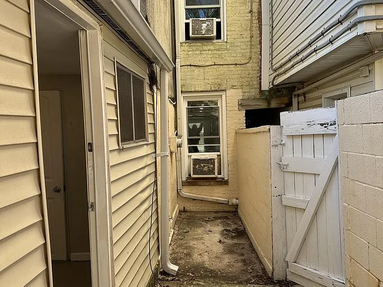 227 S Durham St — Photo 14