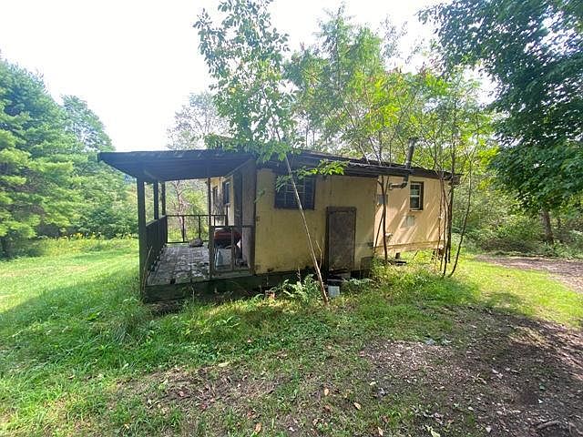 2nd image of 203 Riverview Ln