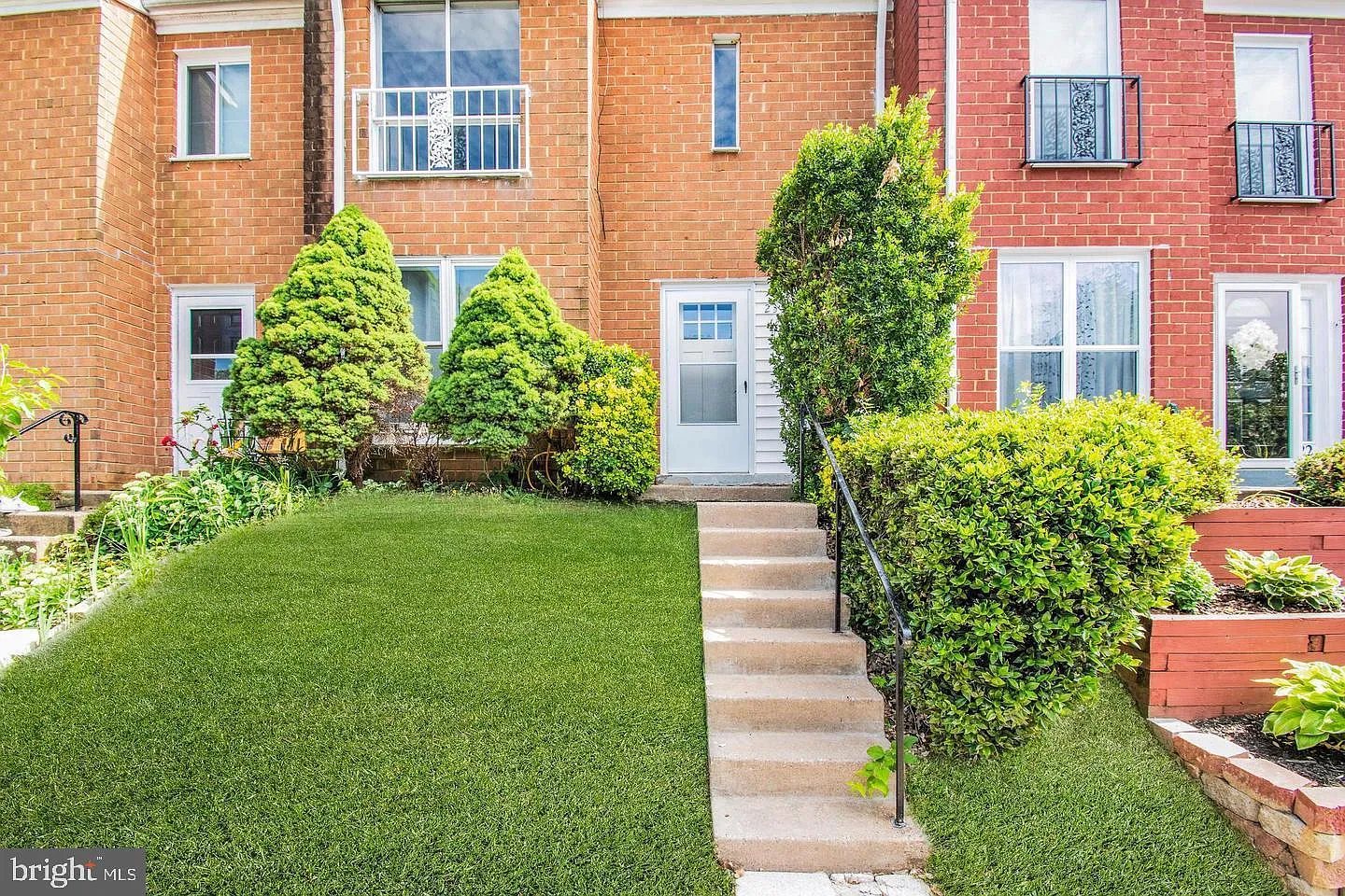 3 bed, 1.5 bath, 1276 sqft, $2,250 — Photo 1