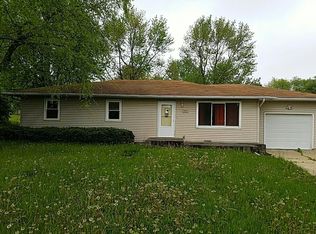 604 Hillside Dr, Mahomet, IL 61853