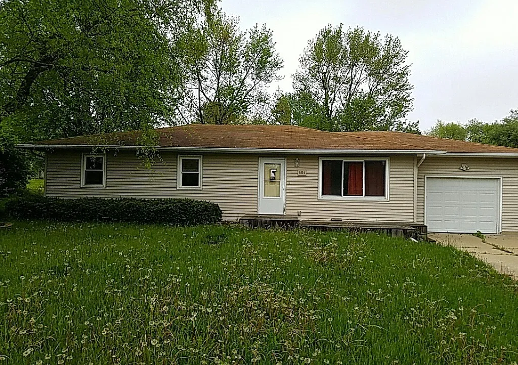 604 Hillside Dr photo 1