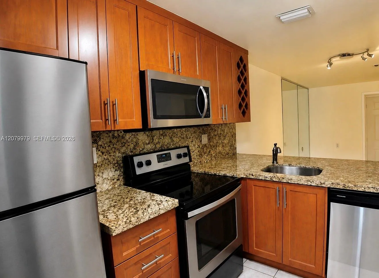 Dolphin View Condo — Photo 1