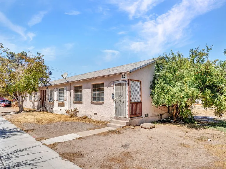 215 Gass Ave — Photo 1