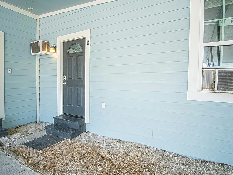 121 Douglas Way St #B — Photo 8