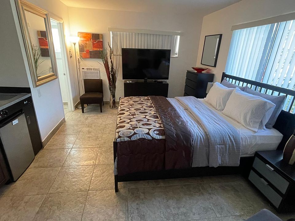 2nd image of 3205 NE 8th Ct