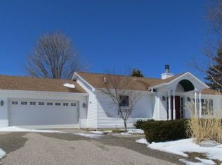 1114 Lakeview Ct, Petoskey, MI 49770