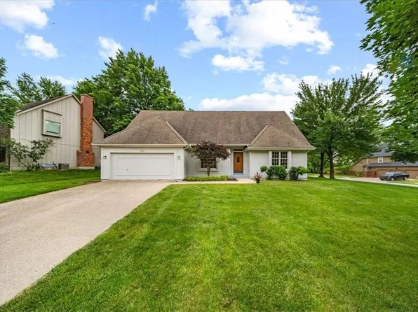 9509 W 116th Ter, Overland Park, KS 66210