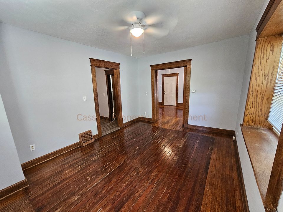 2nd image of 136 Hollinger Ave