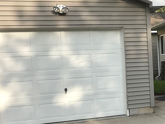 2nd image of 119 8th St #6