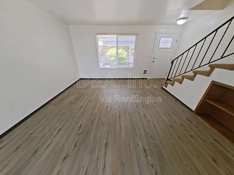 140 NE Conifer Blvd #8 — Photo 2