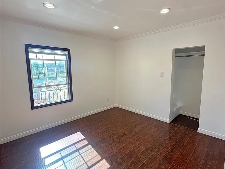 1610 E Chevy Chase Dr — Photo 6