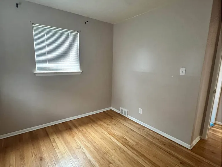 32624 Windsor St — Photo 11